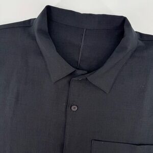 Lululemon Short Sleeve Button Down Shirt Mens XL Solid Black Textured Minimalist